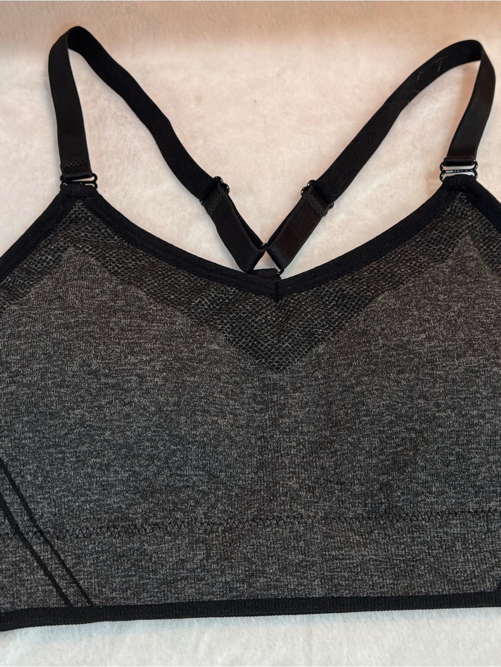 Saucony Gray and Black Seamless Sports Bra